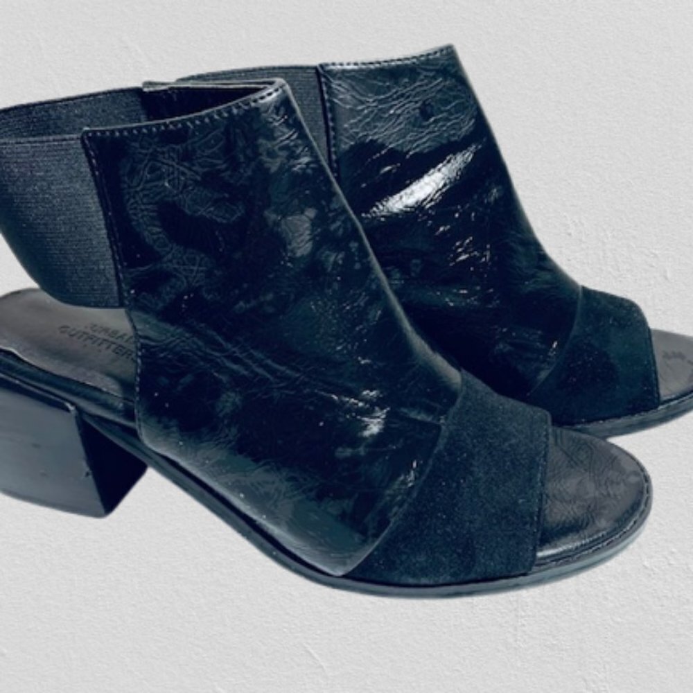 URBAN OUTFITTERS Soft Black Leather Suede Peep Toe Booties Size 7.5